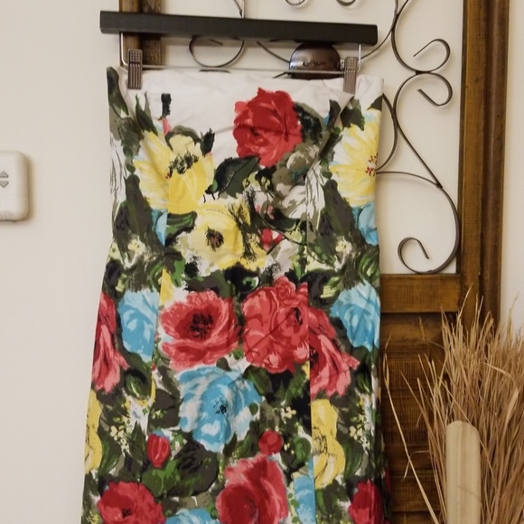 Stunning Loft floral strapless dress - Picture 2 of 3